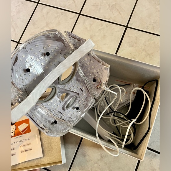 NEW IN BOX 7 Colors LED Light Photon Face Neck Mask Rejuvenation Facial - Picture 4 of 10